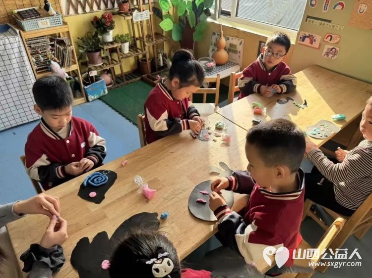 公益润童心非遗伴成长----交城县顺风公益协会西街社区儿童服务站走进梁家庄幼儿园和孩子们共同开启了一场充满童趣与创意的文化探索之旅 - 第8张