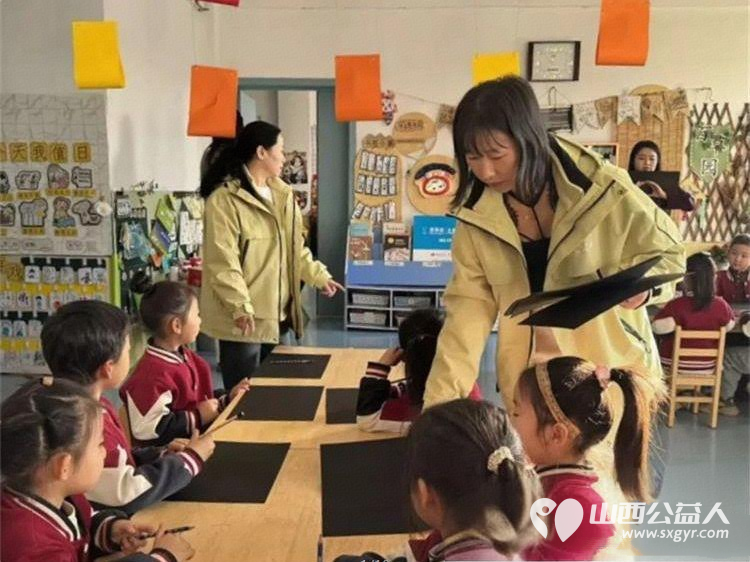公益润童心非遗伴成长----交城县顺风公益协会西街社区儿童服务站走进梁家庄幼儿园和孩子们共同开启了一场充满童趣与创意的文化探索之旅 - 第3张
