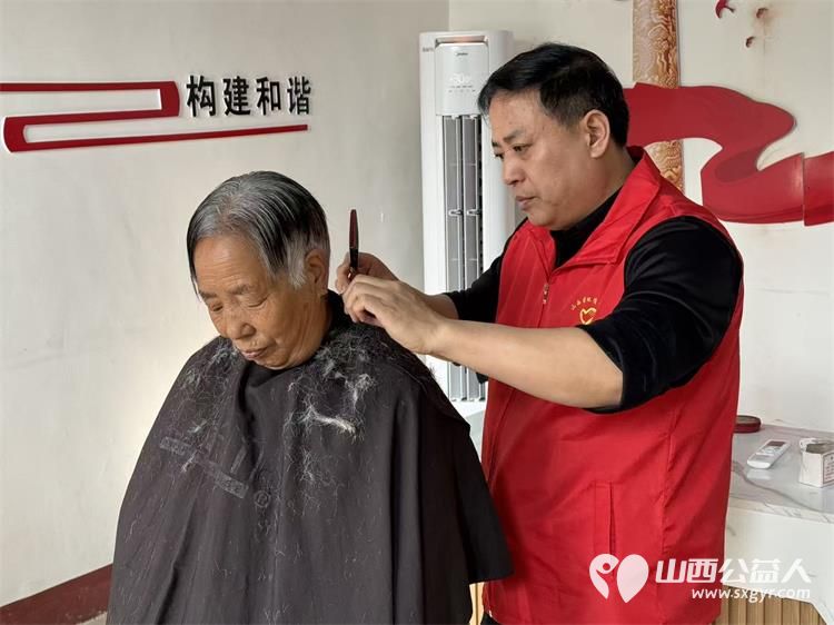浓浓敬老情情暖夕阳红 长治市阳光困境儿童帮扶协会志愿者走进上党区西火镇峰北底村开展义务理发活动 - 第11张 - 山西公益人 浓浓敬老情情暖夕阳红 长治市阳光困境儿童帮扶协会志愿者走进上党区西火镇峰北底村开展义务理发活动 - 第11张