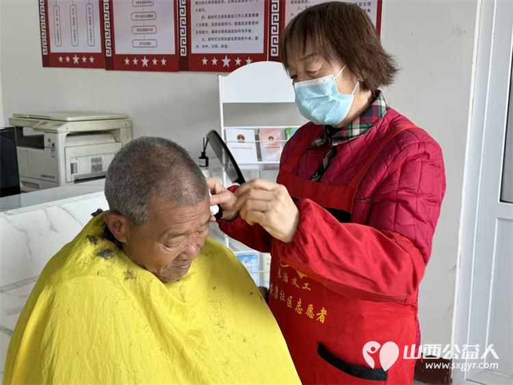 浓浓敬老情情暖夕阳红 长治市阳光困境儿童帮扶协会志愿者走进上党区西火镇峰北底村开展义务理发活动 - 第5张 - 山西公益人 浓浓敬老情情暖夕阳红 长治市阳光困境儿童帮扶协会志愿者走进上党区西火镇峰北底村开展义务理发活动 - 第5张