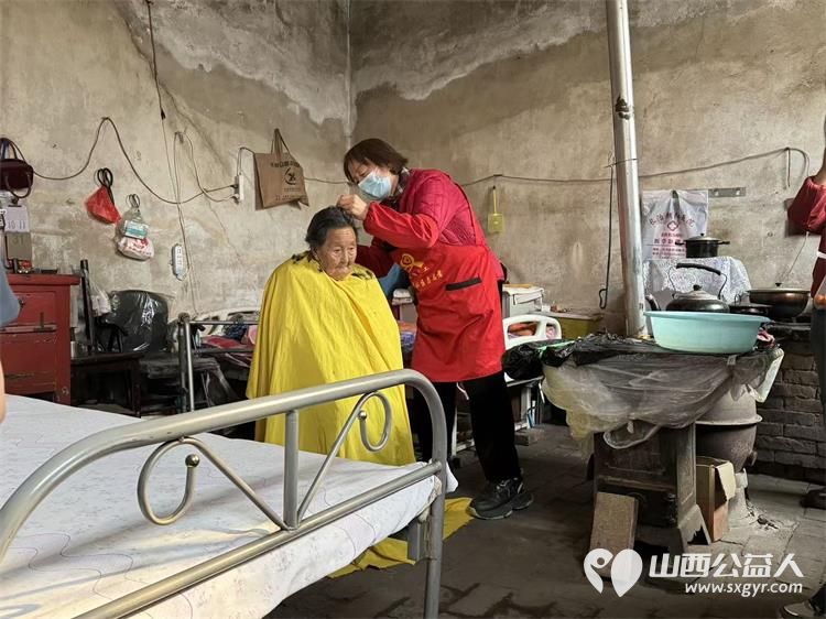 浓浓敬老情情暖夕阳红 长治市阳光困境儿童帮扶协会志愿者走进上党区西火镇峰北底村开展义务理发活动 - 第16张 - 山西公益人 浓浓敬老情情暖夕阳红 长治市阳光困境儿童帮扶协会志愿者走进上党区西火镇峰北底村开展义务理发活动 - 第16张