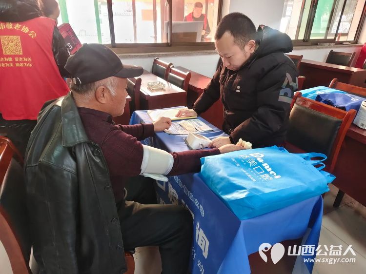 介休市敬老协会组织志愿者2026年1月17日走进绵山镇焦家堡村为60岁以上所有老人理发体检 - 第16张