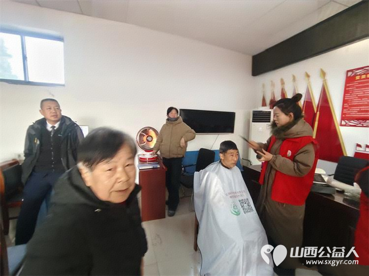 介休市敬老协会组织志愿者2026年1月17日走进绵山镇焦家堡村为60岁以上所有老人理发体检 - 第20张