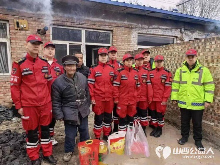 三年坚守送温暖爱心汇聚迎新春----忻州蓝盾应急救援队携手蓝盾妇女联合会开展三交镇困难家庭慰问活动为困难家庭送去米面油蔬菜鸡蛋肉等过年用品 - 第1张