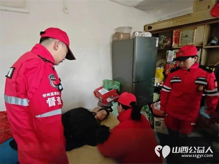 三年坚守送温暖爱心汇聚迎新春----忻州蓝盾应急救援队携手蓝盾妇女联合会开展三交镇困难家庭慰问活动为困难家庭送去米面油蔬菜鸡蛋肉等过年用品 - 第8张