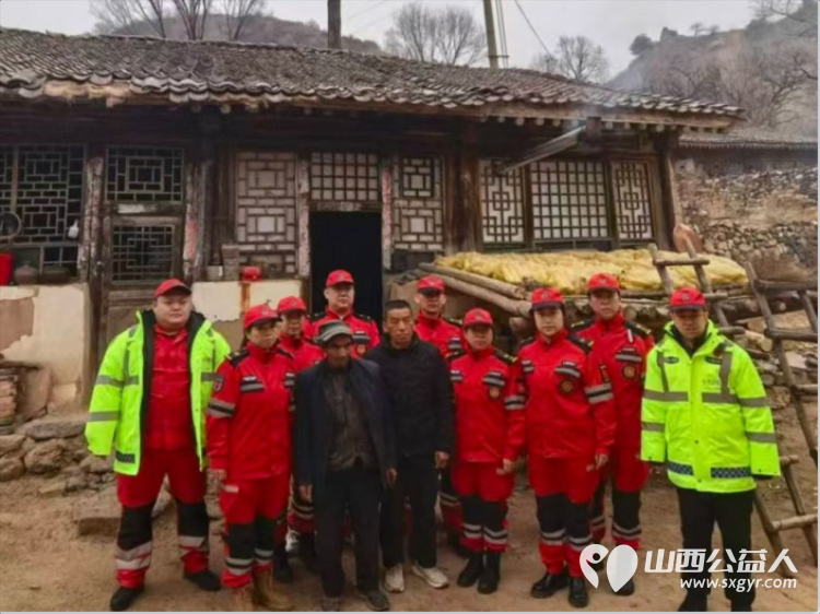 三年坚守送温暖爱心汇聚迎新春----忻州蓝盾应急救援队携手蓝盾妇女联合会开展三交镇困难家庭慰问活动为困难家庭送去米面油蔬菜鸡蛋肉等过年用品 - 第2张