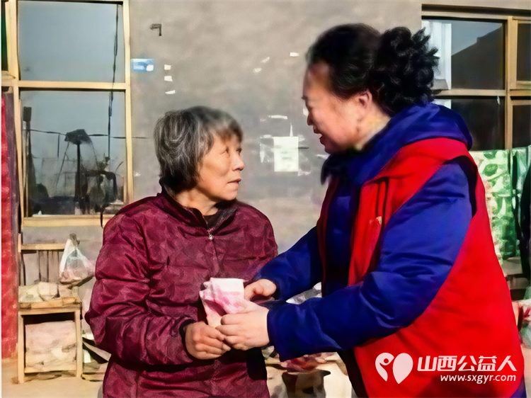 冬日暖阳情暖平顺----长治市爱心妈妈团队奔赴平顺县龙溪镇淙上村爱心妈妈们身着红马甲手提米面油牛奶鸡蛋等物资慰问八旬大娘 - 第13张 - 山西公益人 冬日暖阳情暖平顺----长治市爱心妈妈团队奔赴平顺县龙溪镇淙上村爱心妈妈们身着红马甲手提米面油牛奶鸡蛋等物资慰问八旬大娘 - 第13张