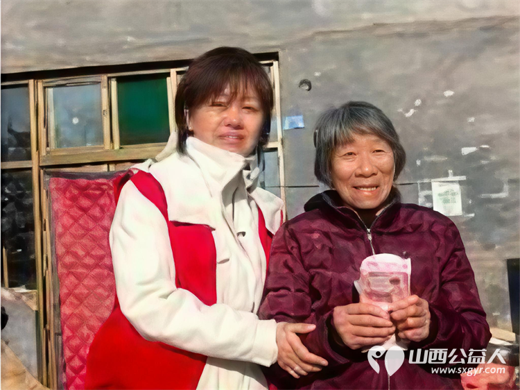 冬日暖阳情暖平顺----长治市爱心妈妈团队奔赴平顺县龙溪镇淙上村爱心妈妈们身着红马甲手提米面油牛奶鸡蛋等物资慰问八旬大娘 - 第6张 - 山西公益人 冬日暖阳情暖平顺----长治市爱心妈妈团队奔赴平顺县龙溪镇淙上村爱心妈妈们身着红马甲手提米面油牛奶鸡蛋等物资慰问八旬大娘 - 第6张