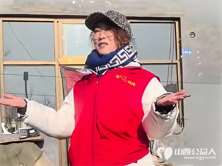 冬日暖阳情暖平顺----长治市爱心妈妈团队奔赴平顺县龙溪镇淙上村爱心妈妈们身着红马甲手提米面油牛奶鸡蛋等物资慰问八旬大娘 - 第18张 - 山西公益人 冬日暖阳情暖平顺----长治市爱心妈妈团队奔赴平顺县龙溪镇淙上村爱心妈妈们身着红马甲手提米面油牛奶鸡蛋等物资慰问八旬大娘 - 第18张