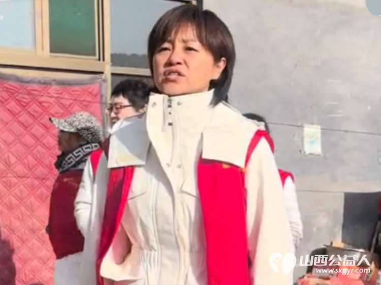 冬日暖阳情暖平顺----长治市爱心妈妈团队奔赴平顺县龙溪镇淙上村爱心妈妈们身着红马甲手提米面油牛奶鸡蛋等物资慰问八旬大娘 - 第17张 - 山西公益人 冬日暖阳情暖平顺----长治市爱心妈妈团队奔赴平顺县龙溪镇淙上村爱心妈妈们身着红马甲手提米面油牛奶鸡蛋等物资慰问八旬大娘 - 第17张