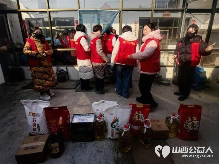冬日暖阳情暖平顺----长治市爱心妈妈团队奔赴平顺县北社乡西北坡村手提米面油牛奶鸡蛋等物资慰问因患重病瘫痪在床的王延丽 - 第2张 - 山西公益人 冬日暖阳情暖平顺----长治市爱心妈妈团队奔赴平顺县北社乡西北坡村手提米面油牛奶鸡蛋等物资慰问因患重病瘫痪在床的王延丽 - 第2张