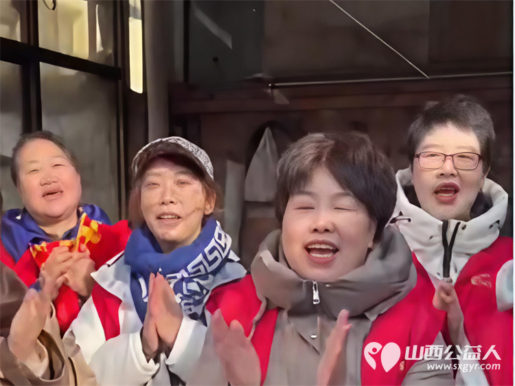 冬日暖阳情暖平顺----长治市爱心妈妈团队奔赴平顺县北社乡西北坡村手提米面油牛奶鸡蛋等物资慰问因患重病瘫痪在床的王延丽 - 第19张 - 山西公益人 冬日暖阳情暖平顺----长治市爱心妈妈团队奔赴平顺县北社乡西北坡村手提米面油牛奶鸡蛋等物资慰问因患重病瘫痪在床的王延丽 - 第19张