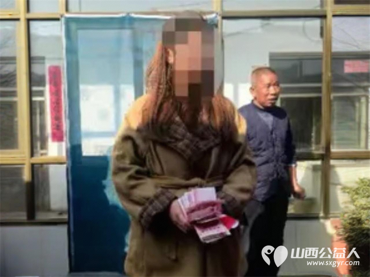 冬日暖阳情暖平顺----长治市爱心妈妈团队奔赴平顺县北社乡西北坡村手提米面油牛奶鸡蛋等物资慰问因患重病瘫痪在床的王延丽 - 第13张 - 山西公益人 冬日暖阳情暖平顺----长治市爱心妈妈团队奔赴平顺县北社乡西北坡村手提米面油牛奶鸡蛋等物资慰问因患重病瘫痪在床的王延丽 - 第13张