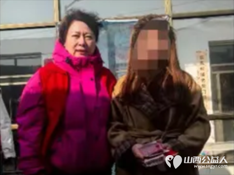 冬日暖阳情暖平顺----长治市爱心妈妈团队奔赴平顺县北社乡西北坡村手提米面油牛奶鸡蛋等物资慰问因患重病瘫痪在床的王延丽 - 第9张 - 山西公益人 冬日暖阳情暖平顺----长治市爱心妈妈团队奔赴平顺县北社乡西北坡村手提米面油牛奶鸡蛋等物资慰问因患重病瘫痪在床的王延丽 - 第9张