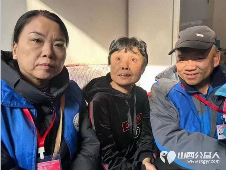 爱只因有你----长治市小雨点公益志愿者协会组织志愿者去看望了生病的老志愿者为她们送去了关爱 - 第5张 - 山西公益人 爱只因有你----长治市小雨点公益志愿者协会组织志愿者去看望了生病的老志愿者为她们送去了关爱 - 第5张