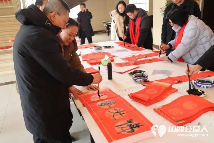 忻州文化研究院、忻州市书法家协会联合举办万福迎春公益活动搭建起了文化惠民情感联结的桥梁为市民送上了浓浓的新春祝福 - 第3张