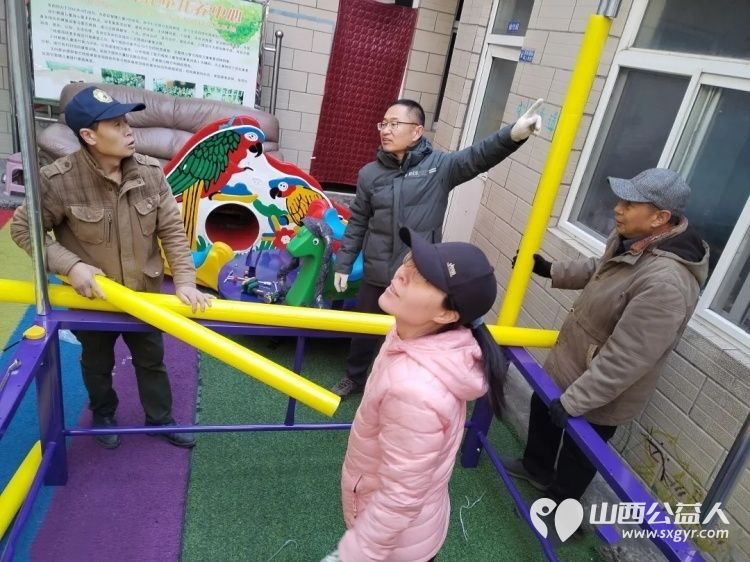 长治市义工协会志愿者免费为启明星智障儿童托养中心安装蹦蹦床旋转木马活动总结 - 第1张