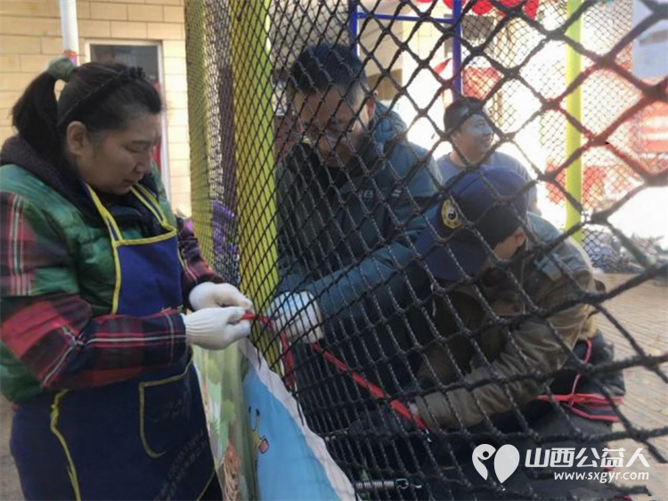 长治市义工协会志愿者免费为启明星智障儿童托养中心安装蹦蹦床旋转木马活动总结 - 第3张