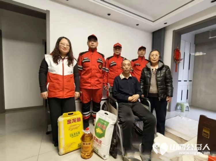 忻府区红十字会对大病困难群众开展博爱送温暖行动忻府区蓝盾救援队配合工作人员将慰问品送到群众家中 - 第2张 - 山西公益人 忻府区红十字会对大病困难群众开展博爱送温暖行动忻府区蓝盾救援队配合工作人员将慰问品送到群众家中 - 第2张