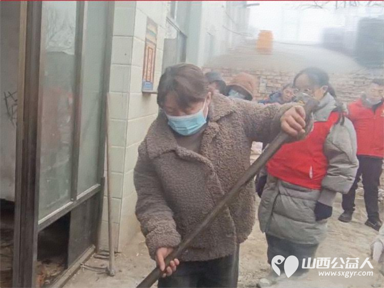雪天暖人心帮扶守希望----长治市善泽留守困境儿童救助协会爱心行动助力特殊家庭舒心过年对张新娥一家开展专项爱心帮扶活动以环境整治物资捐赠为主 - 第3张 - 山西公益人 雪天暖人心帮扶守希望----长治市善泽留守困境儿童救助协会爱心行动助力特殊家庭舒心过年对张新娥一家开展专项爱心帮扶活动以环境整治物资捐赠为主 - 第3张