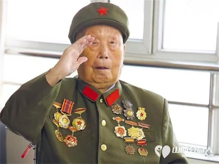 过节不忘先辈恩探望茶寿老红军 山西省爱国拥军模范何作冻、赵长齐前往太原市九八五医院看望108岁的老红军马志选 - 第3张 - 山西公益人 过节不忘先辈恩探望茶寿老红军 山西省爱国拥军模范何作冻、赵长齐前往太原市九八五医院看望108岁的老红军马志选 - 第3张