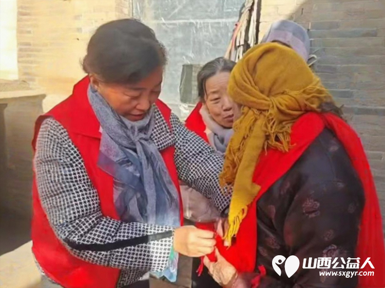 新岁启封初心不改 长治圆梦公益协会组织志愿者来到长治市西北呈村看望残疾老人和五保户并送去米面油面片方便面等生活物资 - 第3张 - 山西公益人 新岁启封初心不改 长治圆梦公益协会组织志愿者来到长治市西北呈村看望残疾老人和五保户并送去米面油面片方便面等生活物资 - 第3张