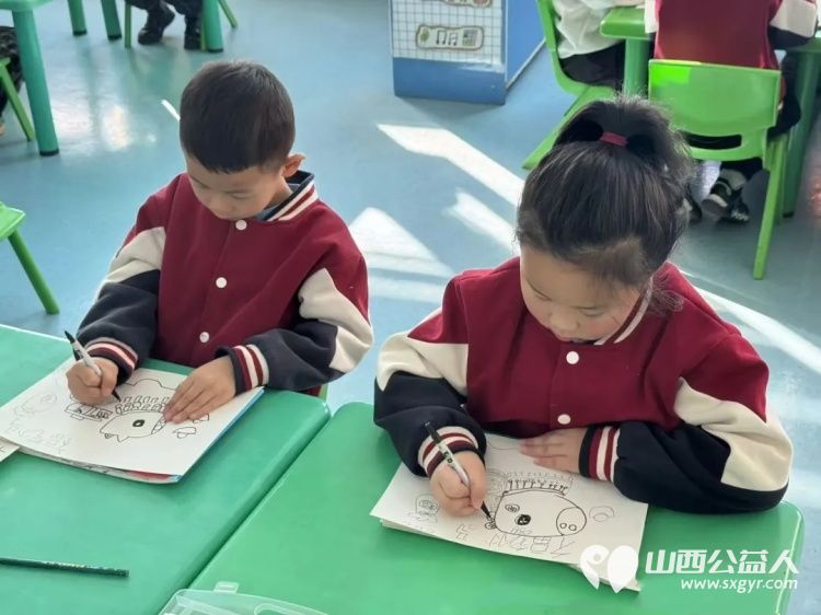 福气小马迎新春----交城县顺风公益协会西街社区儿童服务站志愿者走进梁家庄幼儿园和孩子们一起开展了一场手工绘画活动 - 第5张