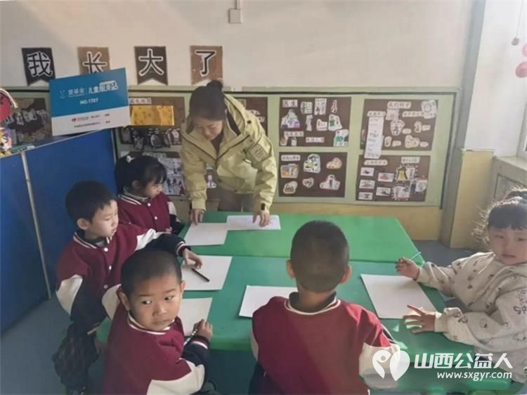 福气小马迎新春----交城县顺风公益协会西街社区儿童服务站志愿者走进梁家庄幼儿园和孩子们一起开展了一场手工绘画活动 - 第4张