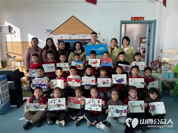 福气小马迎新春----交城县顺风公益协会西街社区儿童服务站志愿者走进梁家庄幼儿园和孩子们一起开展了一场手工绘画活动 - 第1张