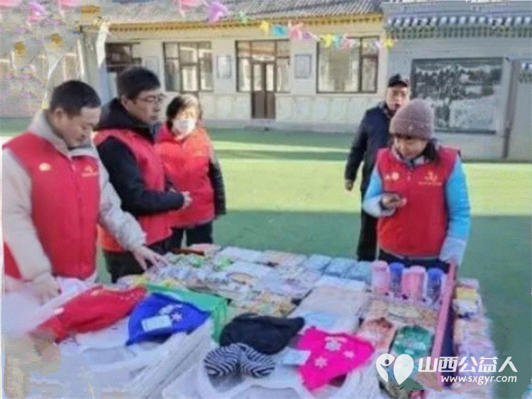 大寒送温暖 忻州市爱心公益协会情系五台县杨柏峪小学为孩子们送去书架学习用具保暖帽子及食品等爱心物资用实际行动传递冬日温情 - 第22张 - 山西公益人 大寒送温暖 忻州市爱心公益协会情系五台县杨柏峪小学为孩子们送去书架学习用具保暖帽子及食品等爱心物资用实际行动传递冬日温情 - 第22张