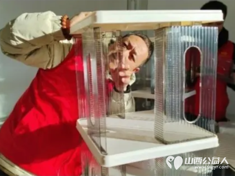 大寒送温暖 忻州市爱心公益协会情系五台县杨柏峪小学为孩子们送去书架学习用具保暖帽子及食品等爱心物资用实际行动传递冬日温情 - 第9张 - 山西公益人 大寒送温暖 忻州市爱心公益协会情系五台县杨柏峪小学为孩子们送去书架学习用具保暖帽子及食品等爱心物资用实际行动传递冬日温情 - 第9张