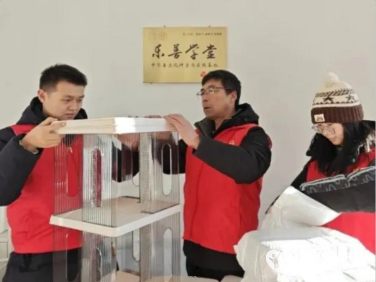 大寒送温暖 忻州市爱心公益协会情系五台县杨柏峪小学为孩子们送去书架学习用具保暖帽子及食品等爱心物资用实际行动传递冬日温情 - 第6张 - 山西公益人 大寒送温暖 忻州市爱心公益协会情系五台县杨柏峪小学为孩子们送去书架学习用具保暖帽子及食品等爱心物资用实际行动传递冬日温情 - 第6张