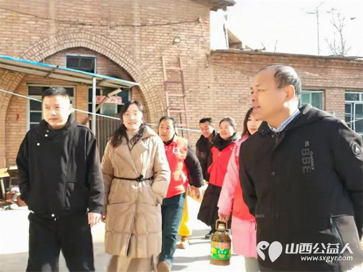 守望相助爱在身边----潞城区正能量公益协会春节前慰问志愿者家属身患重病的老党员父亲送去节日慰问品与暖心关怀 - 第8张 - 山西公益人 守望相助爱在身边----潞城区正能量公益协会春节前慰问志愿者家属身患重病的老党员父亲送去节日慰问品与暖心关怀 - 第8张