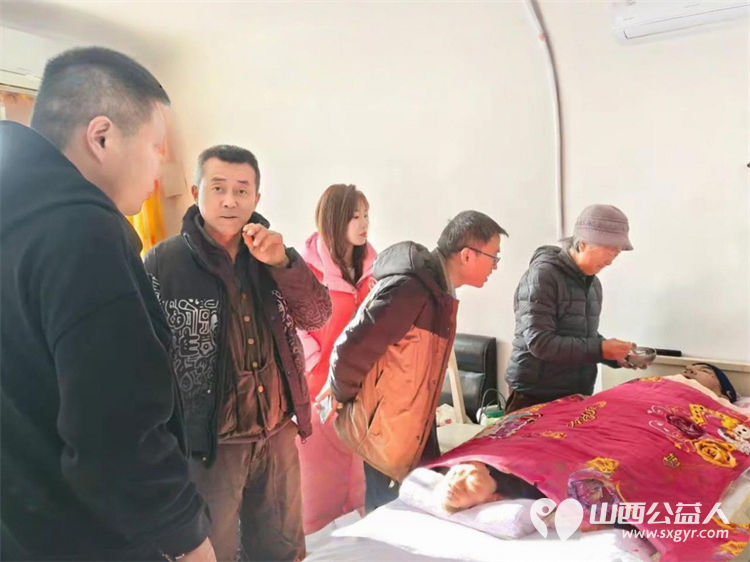 守望相助爱在身边----潞城区正能量公益协会春节前慰问志愿者家属身患重病的老党员父亲送去节日慰问品与暖心关怀 - 第1张 - 山西公益人 守望相助爱在身边----潞城区正能量公益协会春节前慰问志愿者家属身患重病的老党员父亲送去节日慰问品与暖心关怀 - 第1张