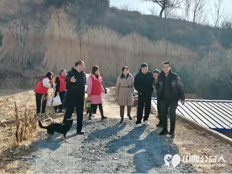 守望相助爱在身边----潞城区正能量公益协会春节前慰问志愿者家属身患重病的老党员父亲送去节日慰问品与暖心关怀 - 第4张 - 山西公益人 守望相助爱在身边----潞城区正能量公益协会春节前慰问志愿者家属身患重病的老党员父亲送去节日慰问品与暖心关怀 - 第4张