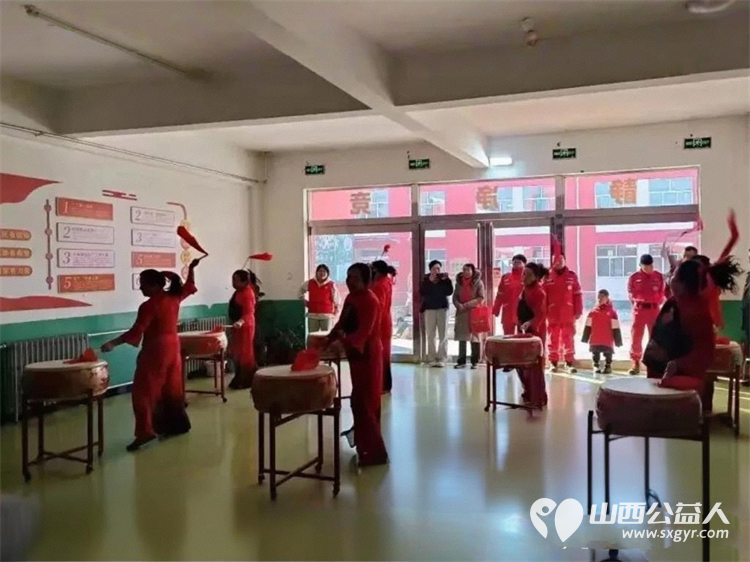 党建引领聚大爱 情暖校园护童心----吕梁市中志协救援队联合公益组织及爱心人士走进临县招贤镇寄宿制小学慰问留守儿童赠送学习用品等价值一万一千余元 - 第3张 - 山西公益人 党建引领聚大爱 情暖校园护童心----吕梁市中志协救援队联合公益组织及爱心人士走进临县招贤镇寄宿制小学慰问留守儿童赠送学习用品等价值一万一千余元 - 第3张