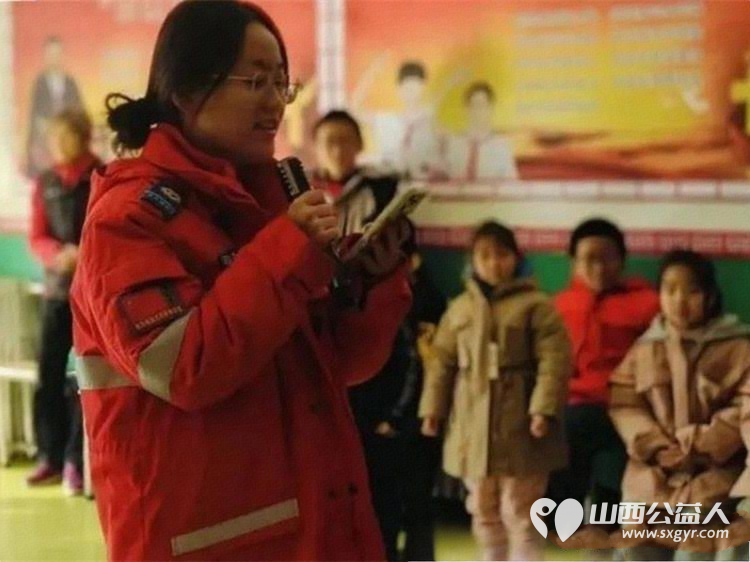 党建引领聚大爱 情暖校园护童心----吕梁市中志协救援队联合公益组织及爱心人士走进临县招贤镇寄宿制小学慰问留守儿童赠送学习用品等价值一万一千余元 - 第9张 - 山西公益人 党建引领聚大爱 情暖校园护童心----吕梁市中志协救援队联合公益组织及爱心人士走进临县招贤镇寄宿制小学慰问留守儿童赠送学习用品等价值一万一千余元 - 第9张