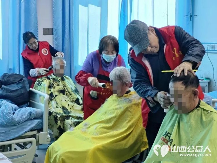 公益理发进病房温情服务暖人心----长治市义工协会联合和济医院神经内科开展便民活动解决住院患者理发难问题 - 第2张