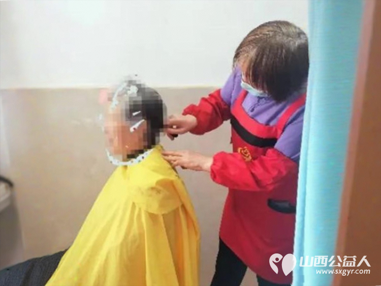 公益理发进病房温情服务暖人心----长治市义工协会联合和济医院神经内科开展便民活动解决住院患者理发难问题 - 第8张