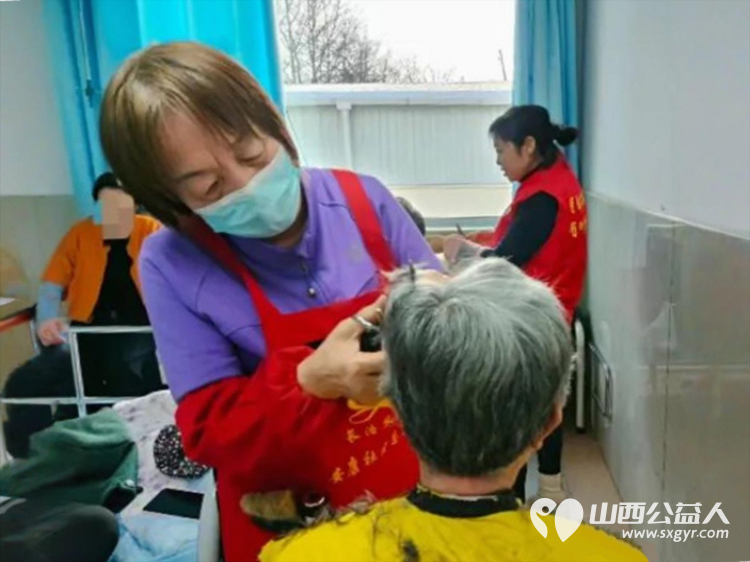 公益理发进病房温情服务暖人心----长治市义工协会联合和济医院神经内科开展便民活动解决住院患者理发难问题 - 第9张