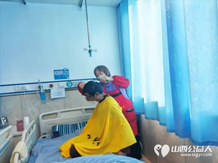 公益理发进病房温情服务暖人心----长治市义工协会联合和济医院神经内科开展便民活动解决住院患者理发难问题 - 第6张