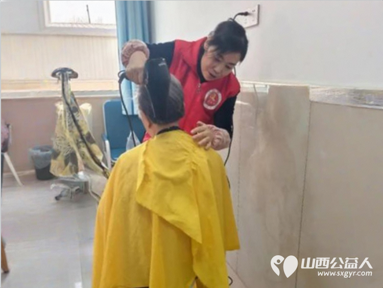 公益理发进病房温情服务暖人心----长治市义工协会联合和济医院神经内科开展便民活动解决住院患者理发难问题 - 第10张