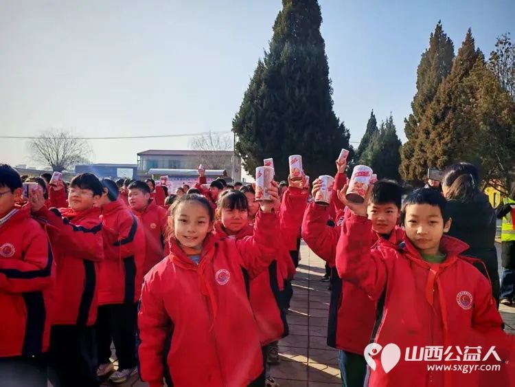 粥香暖童心温情迎腊八----文水县爱心帮扶志愿者协会赴岳村学校开展爱心送粥活动带着精心筹备的娃哈哈八宝粥为孩子们送上冬日里的甜蜜关怀与节日祝福 - 第10张 - 山西公益人 粥香暖童心温情迎腊八----文水县爱心帮扶志愿者协会赴岳村学校开展爱心送粥活动带着精心筹备的娃哈哈八宝粥为孩子们送上冬日里的甜蜜关怀与节日祝福 - 第10张