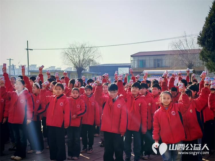 粥香暖童心温情迎腊八----文水县爱心帮扶志愿者协会赴岳村学校开展爱心送粥活动带着精心筹备的娃哈哈八宝粥为孩子们送上冬日里的甜蜜关怀与节日祝福 - 第8张 - 山西公益人 粥香暖童心温情迎腊八----文水县爱心帮扶志愿者协会赴岳村学校开展爱心送粥活动带着精心筹备的娃哈哈八宝粥为孩子们送上冬日里的甜蜜关怀与节日祝福 - 第8张