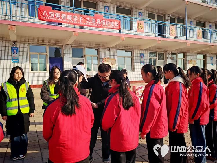 粥香暖童心温情迎腊八----文水县爱心帮扶志愿者协会赴岳村学校开展爱心送粥活动带着精心筹备的娃哈哈八宝粥为孩子们送上冬日里的甜蜜关怀与节日祝福 - 第13张 - 山西公益人 粥香暖童心温情迎腊八----文水县爱心帮扶志愿者协会赴岳村学校开展爱心送粥活动带着精心筹备的娃哈哈八宝粥为孩子们送上冬日里的甜蜜关怀与节日祝福 - 第13张