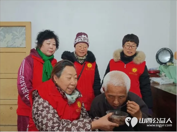 一碗腊八粥温暖一座城 阳泉市义工联合会第十三届“浓情腊八爱心粥”公益活动一碗碗饱含深情的腊八粥送到了独居老人环卫工人户外工作者及路人手中 - 第60张 - 山西公益人 一碗腊八粥温暖一座城 阳泉市义工联合会第十三届“浓情腊八爱心粥”公益活动一碗碗饱含深情的腊八粥送到了独居老人环卫工人户外工作者及路人手中 - 第60张