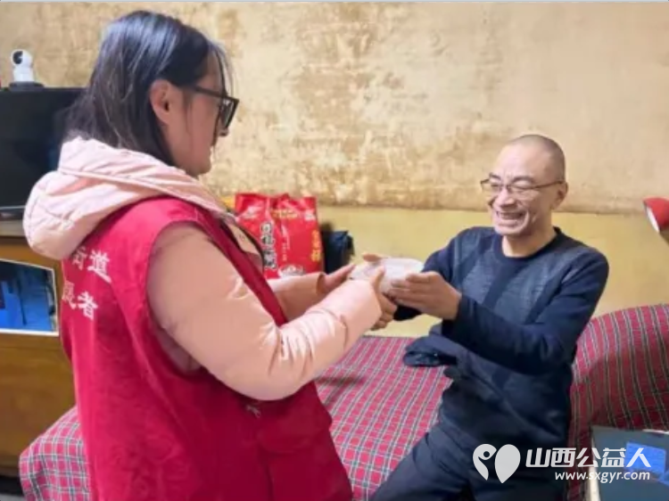 一碗腊八粥温暖一座城 阳泉市义工联合会第十三届“浓情腊八爱心粥”公益活动一碗碗饱含深情的腊八粥送到了独居老人环卫工人户外工作者及路人手中 - 第53张 - 山西公益人 一碗腊八粥温暖一座城 阳泉市义工联合会第十三届“浓情腊八爱心粥”公益活动一碗碗饱含深情的腊八粥送到了独居老人环卫工人户外工作者及路人手中 - 第53张