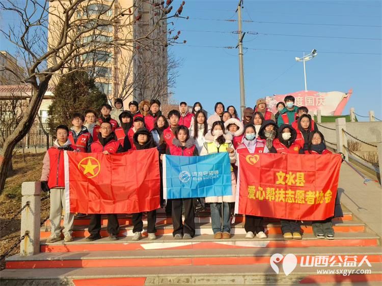 文水县爱心帮扶志愿者协会1月23日组织返乡学子赴文峪河畔以行动践行新时代文明实践弯腰拾捡白色垃圾让河畔重归洁净 - 第1张 - 山西公益人 文水县爱心帮扶志愿者协会1月23日组织返乡学子赴文峪河畔以行动践行新时代文明实践弯腰拾捡白色垃圾让河畔重归洁净 - 第1张