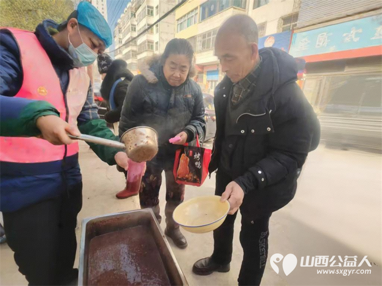 长治雨花斋二部第九届腊八施粥：九年温情暖古城从腊八节前两天开始连续四天将为市民免费赠送3000份腊八粥 - 第7张