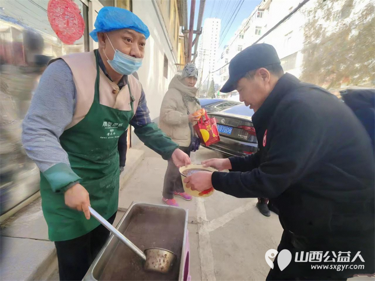 长治雨花斋二部第九届腊八施粥：九年温情暖古城从腊八节前两天开始连续四天将为市民免费赠送3000份腊八粥 - 第20张